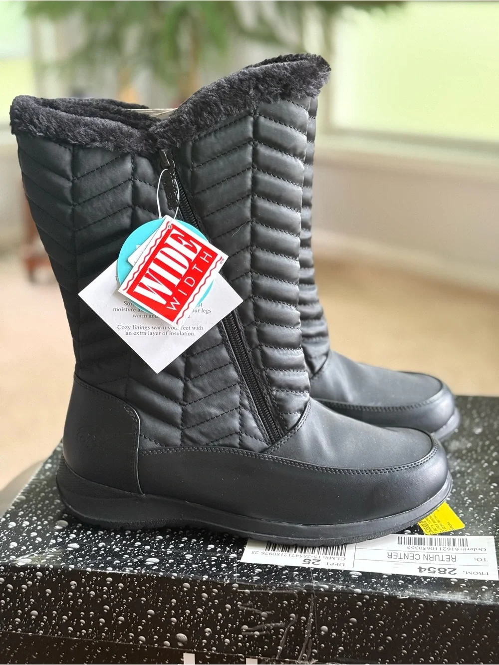 totes Black Quilted Wide Width Winter Boots with Faux-Fur Collar size 10WIDE